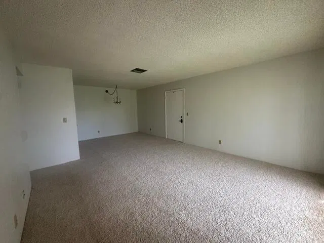 Unit 207 photo 4