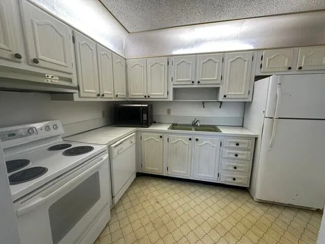 Unit 207 photo 5