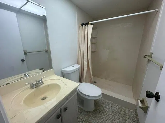 Unit 207 photo 10