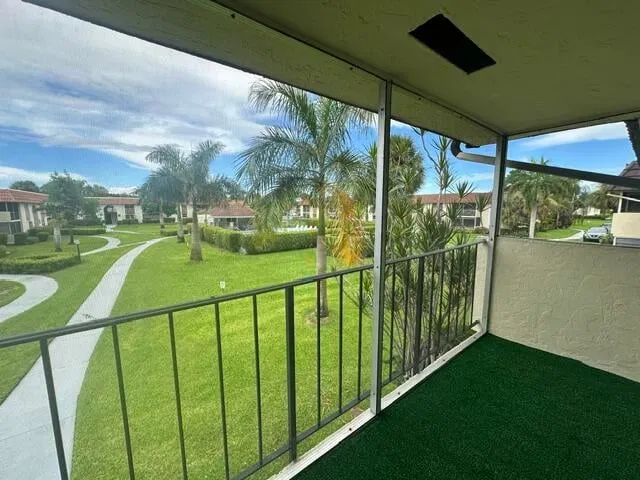 Unit 207 photo 11