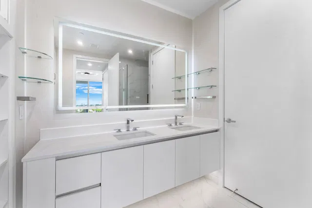 Nautilus 220 Unit 917 photo 22