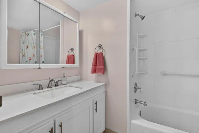  Unit 407 photo 6