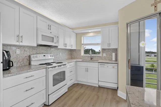  Unit 407 photo 23