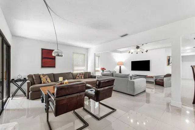 Eastpointe Country Club Residence photo 8