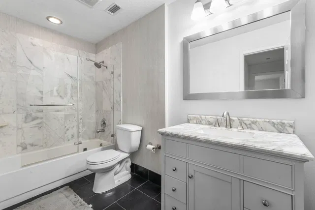 Eastpointe Country Club Residence photo 14