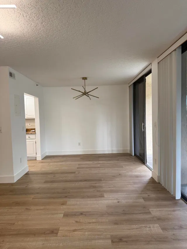 Unit 1030 photo 2