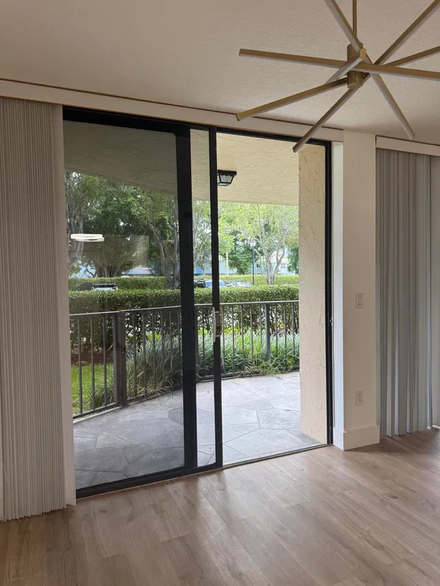 Unit 1030 photo 4
