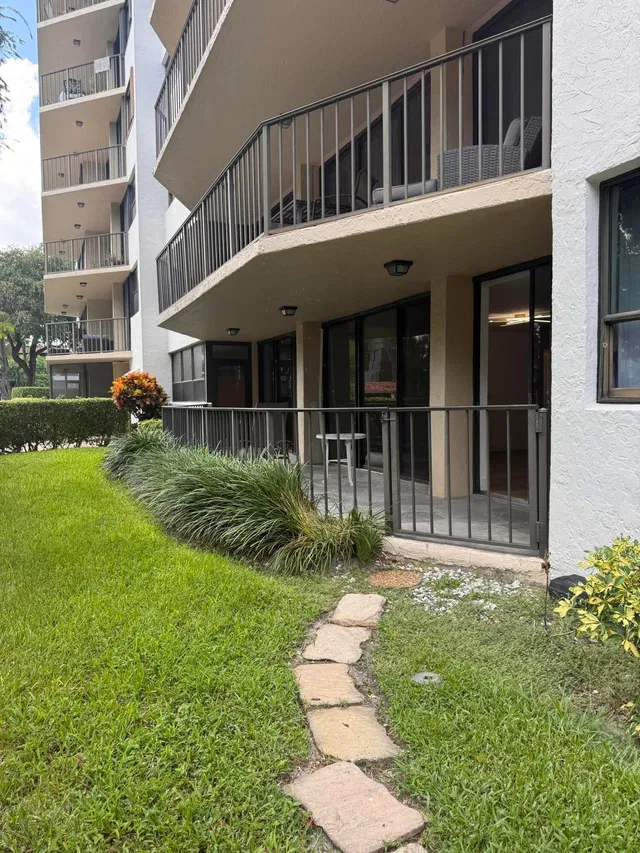 Unit 1030 photo 6