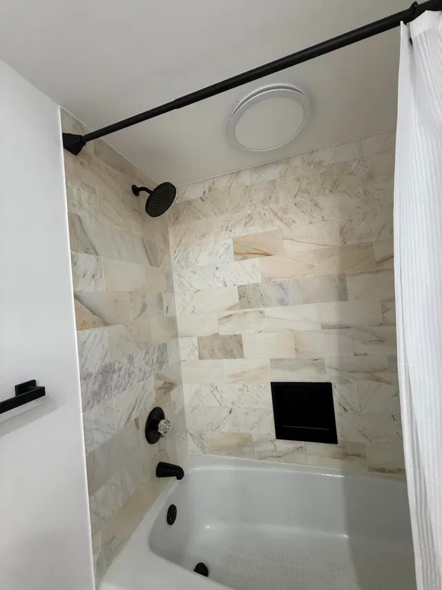 Unit 1030 photo 13