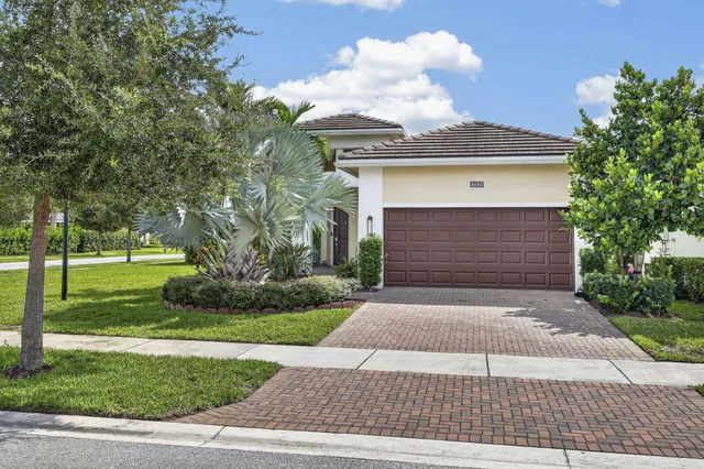 Residence photo 2