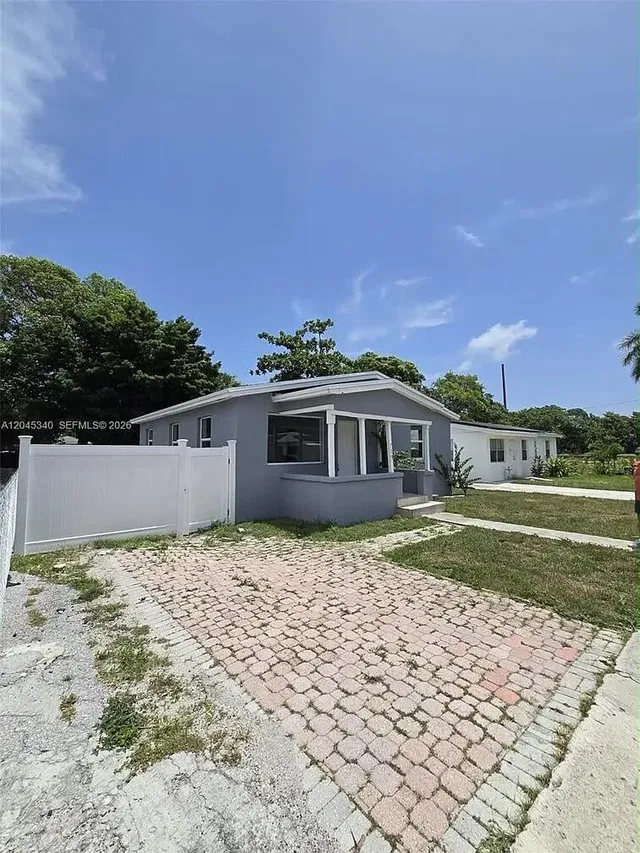 Residence photo 2