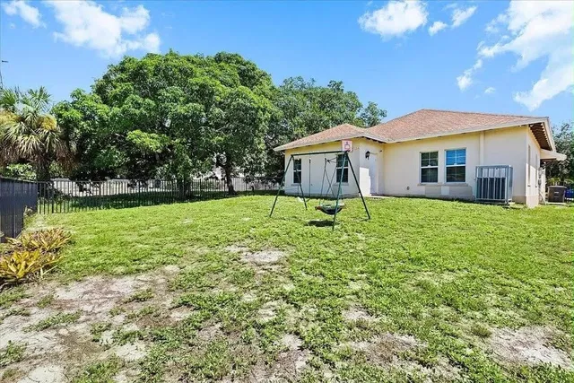 Residence photo 5