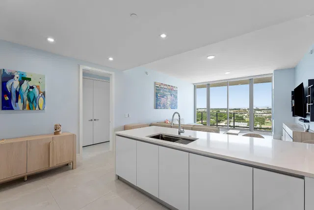 Nautilus 220 Unit 1209 photo 9