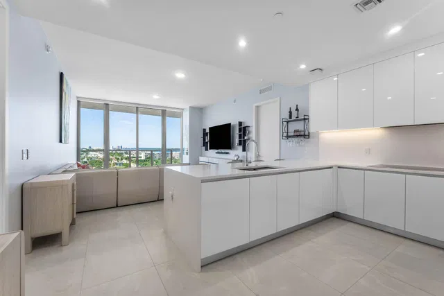 Nautilus 220 Unit 1209 photo 11
