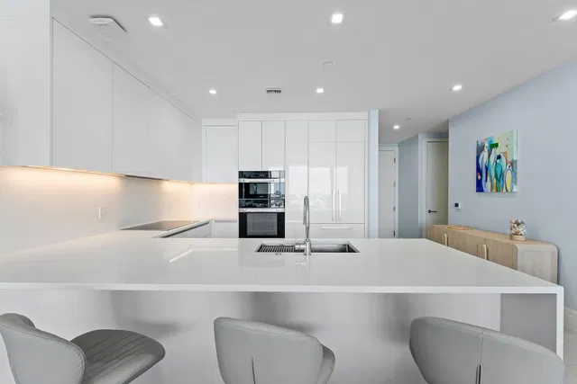 Nautilus 220 Unit 1209 photo 12