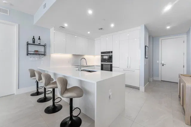 Nautilus 220 Unit 1209 photo 14