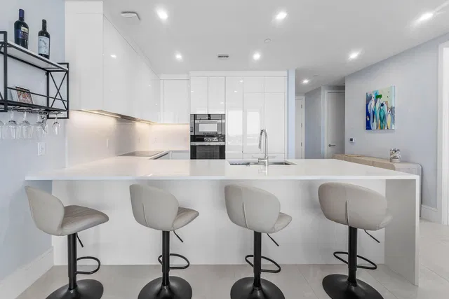 Nautilus 220 Unit 1209 photo 15