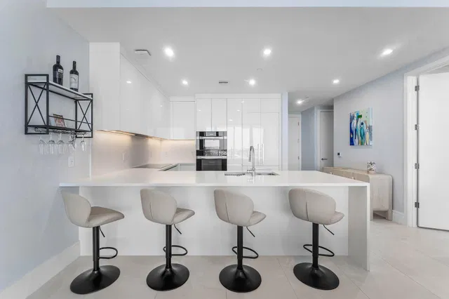 Nautilus 220 Unit 1209 photo 16