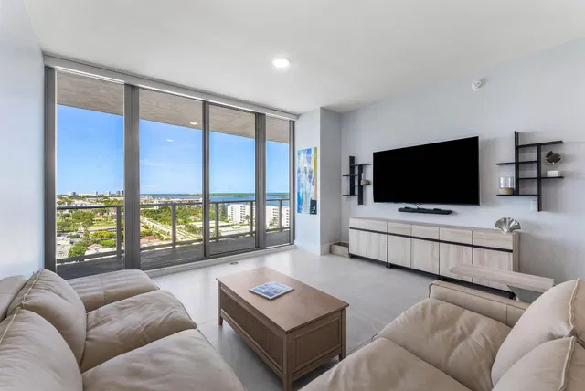 Nautilus 220 Unit 1209 photo 17