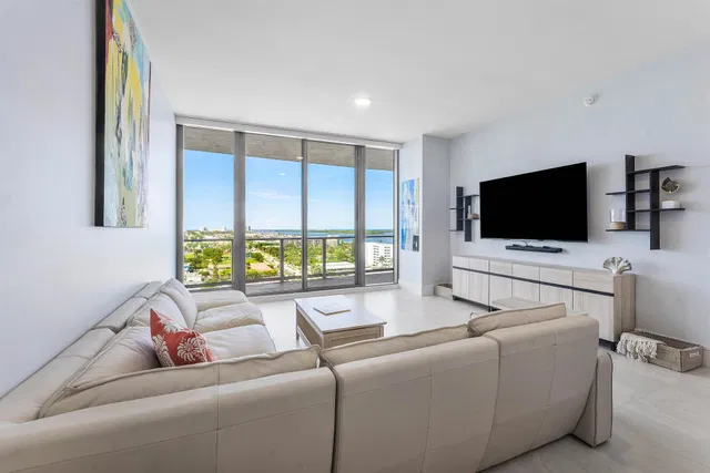 Nautilus 220 Unit 1209 photo 18