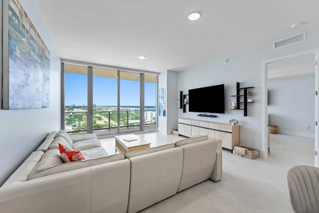 Nautilus 220 Unit 1209 photo 19