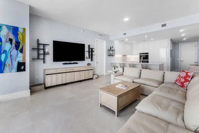 Nautilus 220 Unit 1209 photo 22