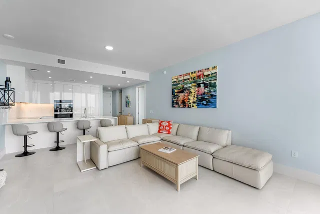 Nautilus 220 Unit 1209 photo 23