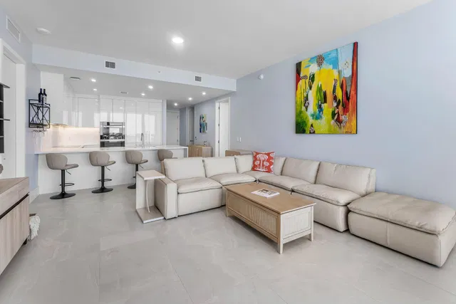 Nautilus 220 Unit 1209 photo 24
