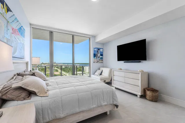 Nautilus 220 Unit 1209 photo 27