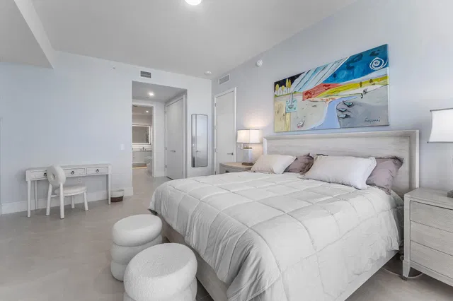 Nautilus 220 Unit 1209 photo 33