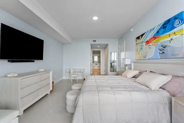 Nautilus 220 Unit 1209 photo 34