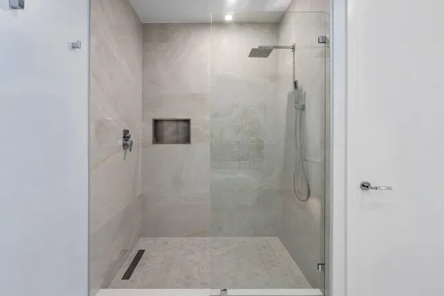 Nautilus 220 Unit 1209 photo 37