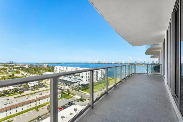 Nautilus 220 Unit 1209 photo 43