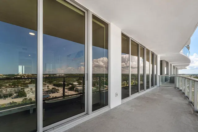 Nautilus 220 Unit 1209 photo 45