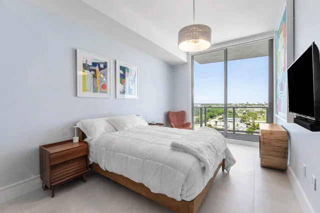 Nautilus 220 Unit 1209 photo 46