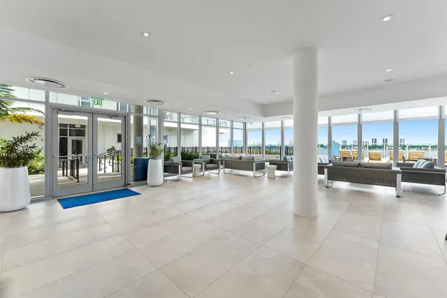 Nautilus 220 Unit 1209 photo 72