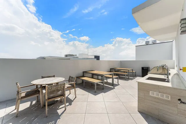 Nautilus 220 Unit 1209 photo 85