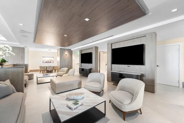 Nautilus 220 Unit 1209 photo 96