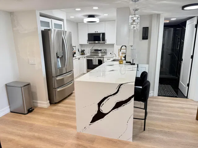 Unit 1904 photo 3