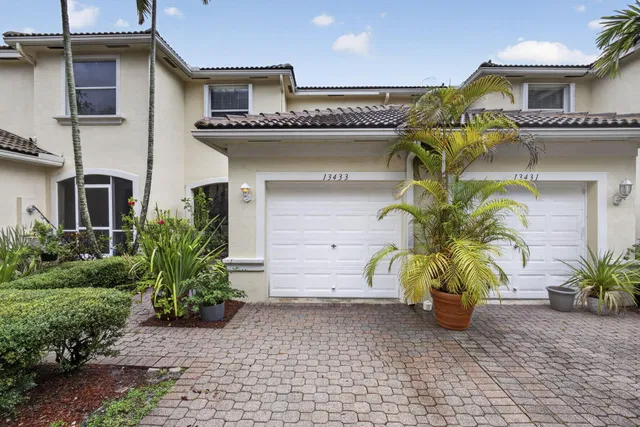 Residence photo 24