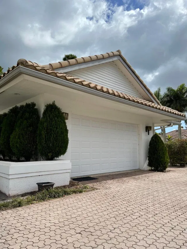 Residence photo 2