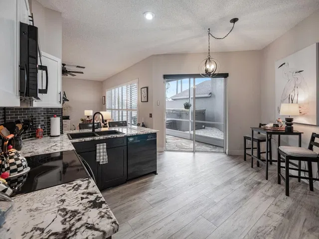  Residence photo 10
