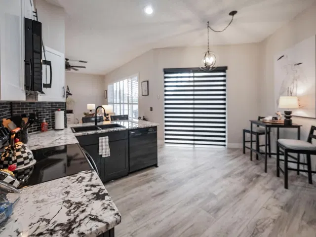  Residence photo 11