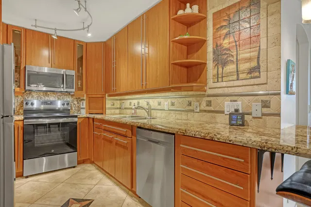 Singer Island Unit 304 photo 6