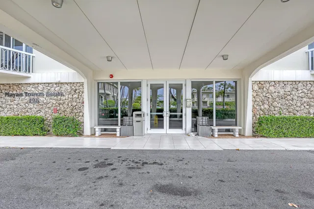 Singer Island Unit 304 photo 32