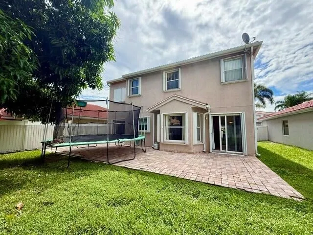 Residence photo 12