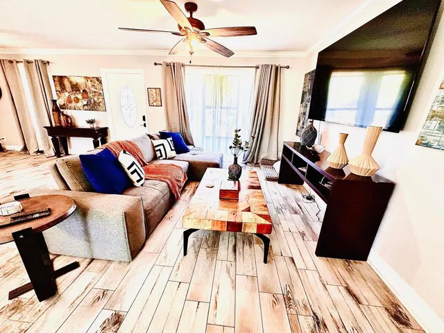 Residence photo 22
