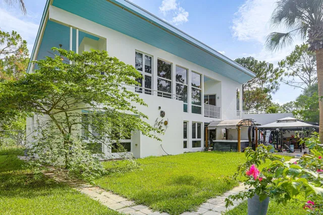 Residence photo 2