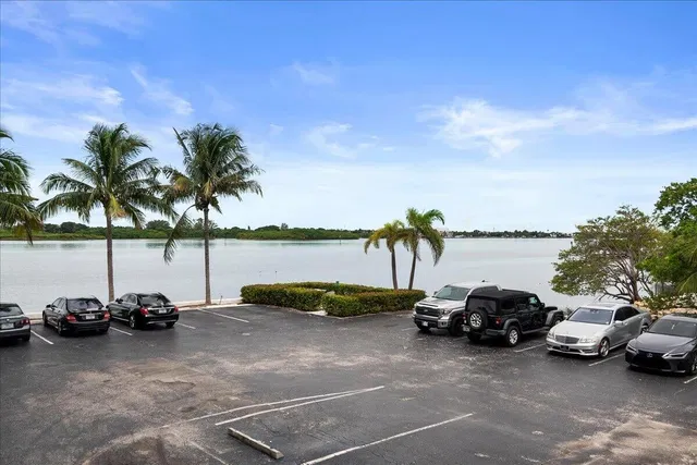 South Palm Beach Residence photo 17