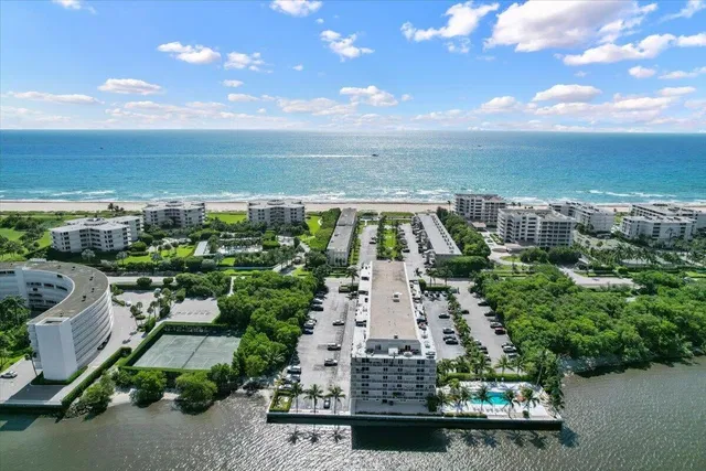 South Palm Beach Residence photo 38